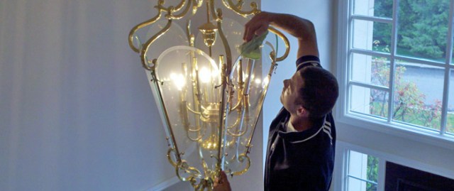 light-fixture-cleaning
